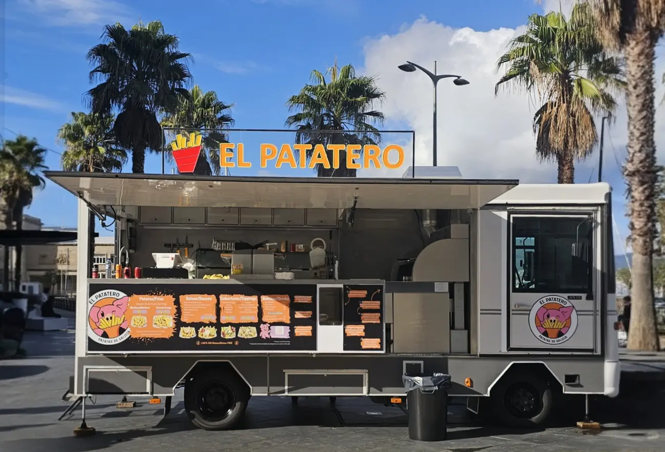 Food truck El Patatero listo para integrarse en un gran recinto